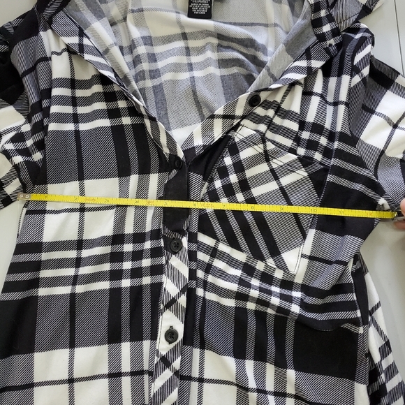 Plaid, 3/4 sleeve top. - Picture 9 of 10